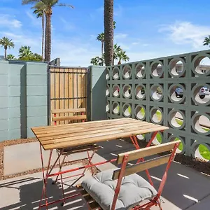 https://large-studio-rooftop-poolside-walk-to-old-town.scottsdalehotels.org